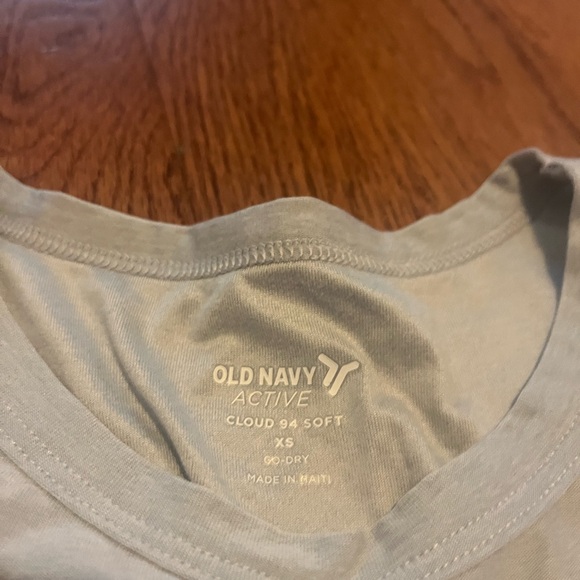 Old navy tank top - Picture 2 of 2